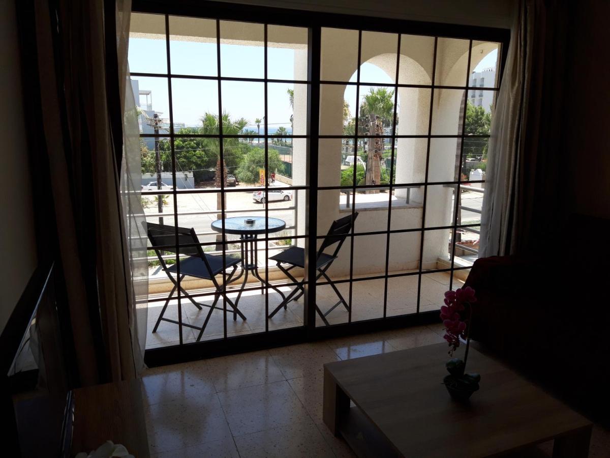 La Veranda Sea View Apartments Larnaca Exterior photo