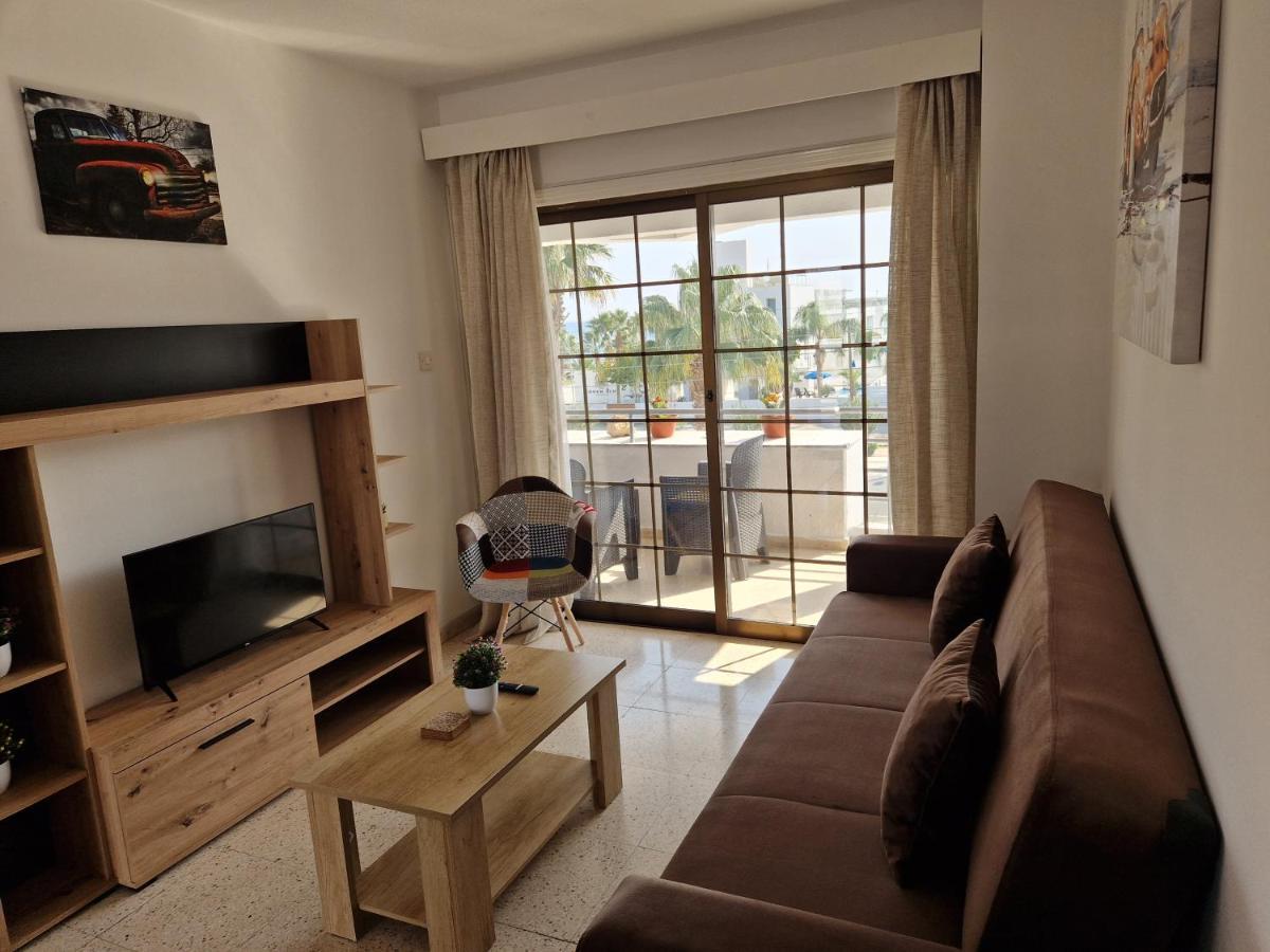 La Veranda Sea View Apartments Larnaca Exterior photo